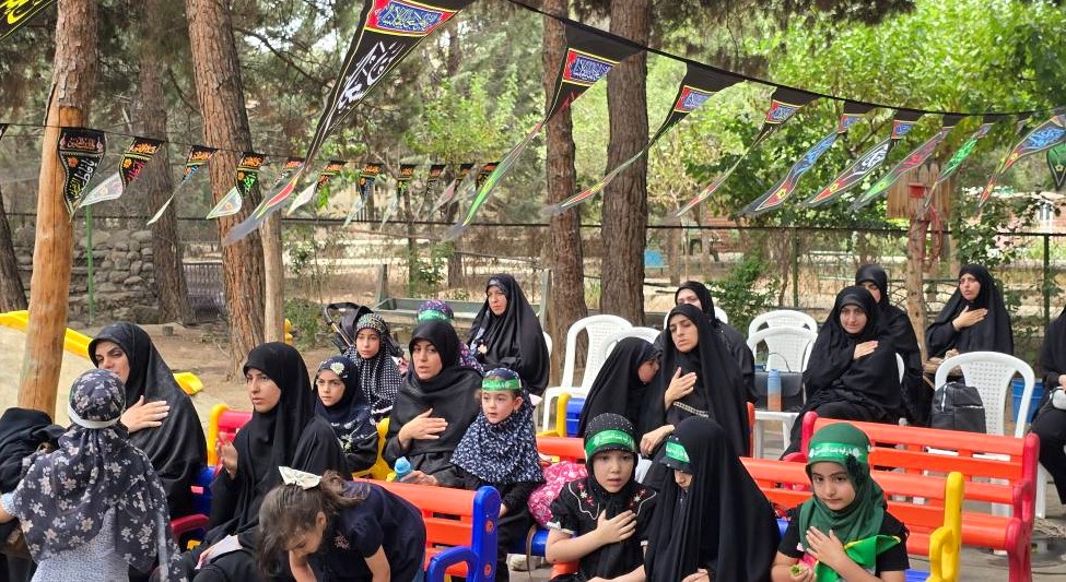 مراسم سوگواری سیدالشهدا (ع) با مشارکت فعال دختران دبستان پادهانیس در شعبه جنگل چیتگر برگزار شد